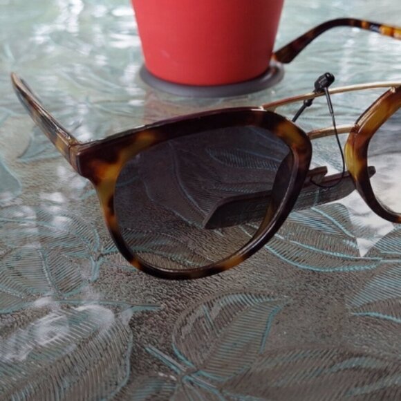 NWT Foster Grand brown woman's sunglasses.Lightweght. Comfort.All seasons. Gift - Picture 2 of 4